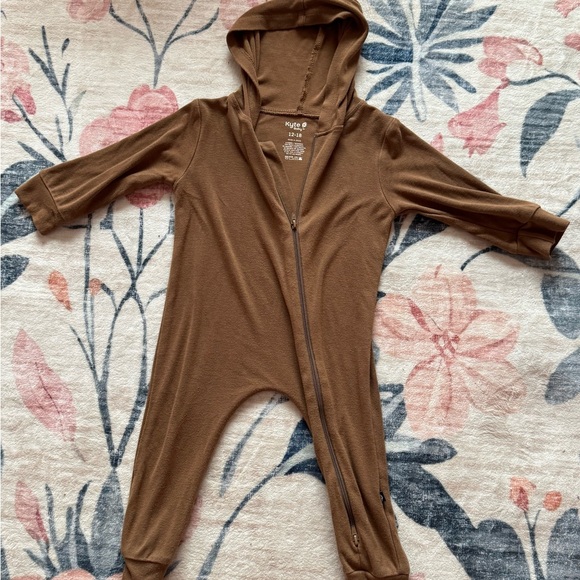 Kyte hooded romper - Picture 1 of 3